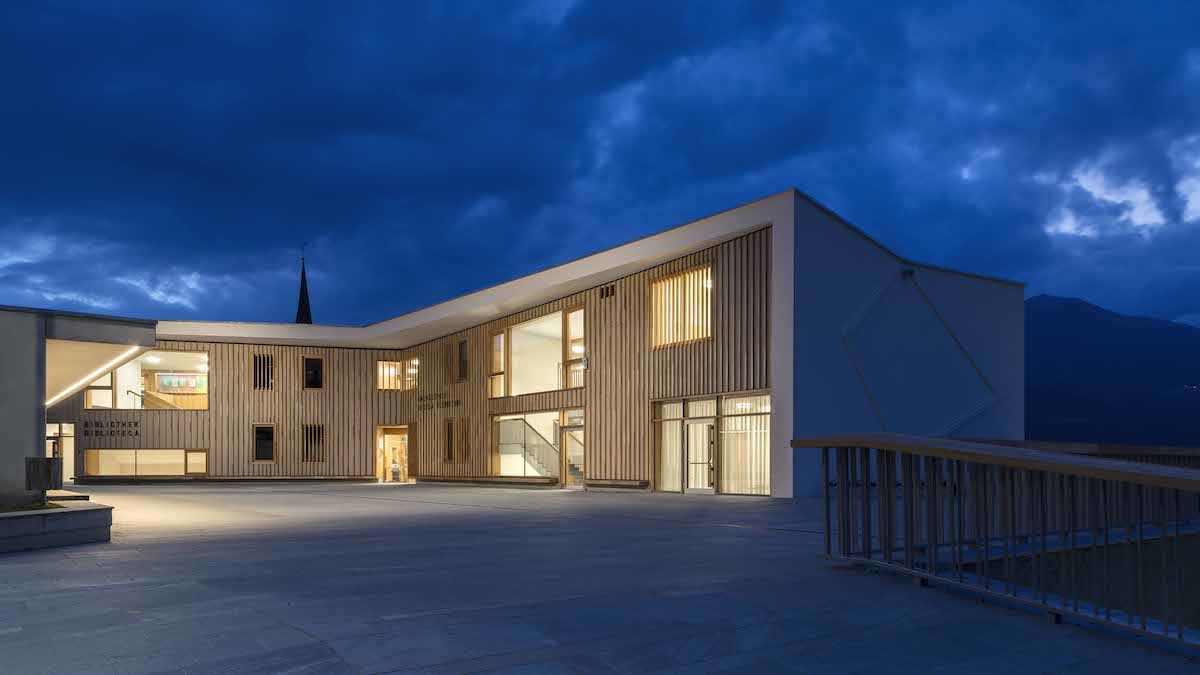 school complex brixen modusarchitects lights
